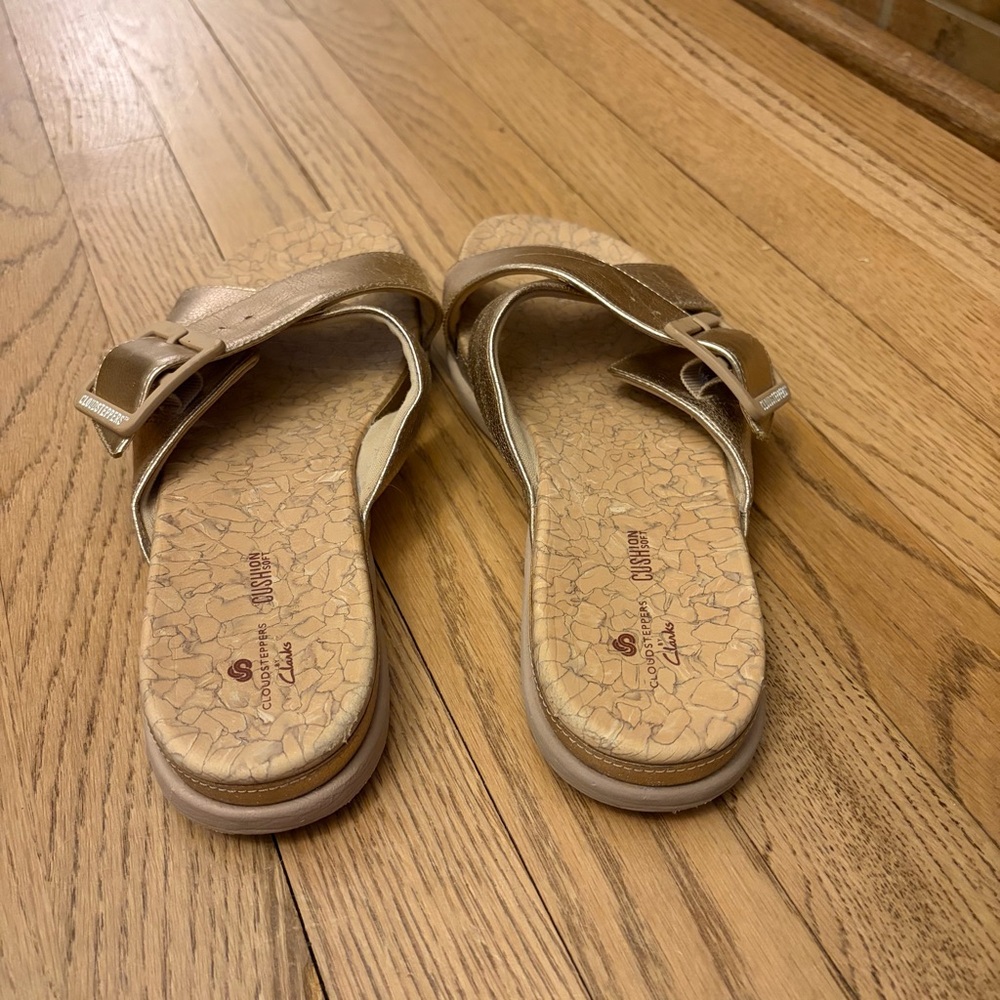 Clarks Cloudsteppers June Shell Sandals Rose Gold Metallic - Picture 3 of 7